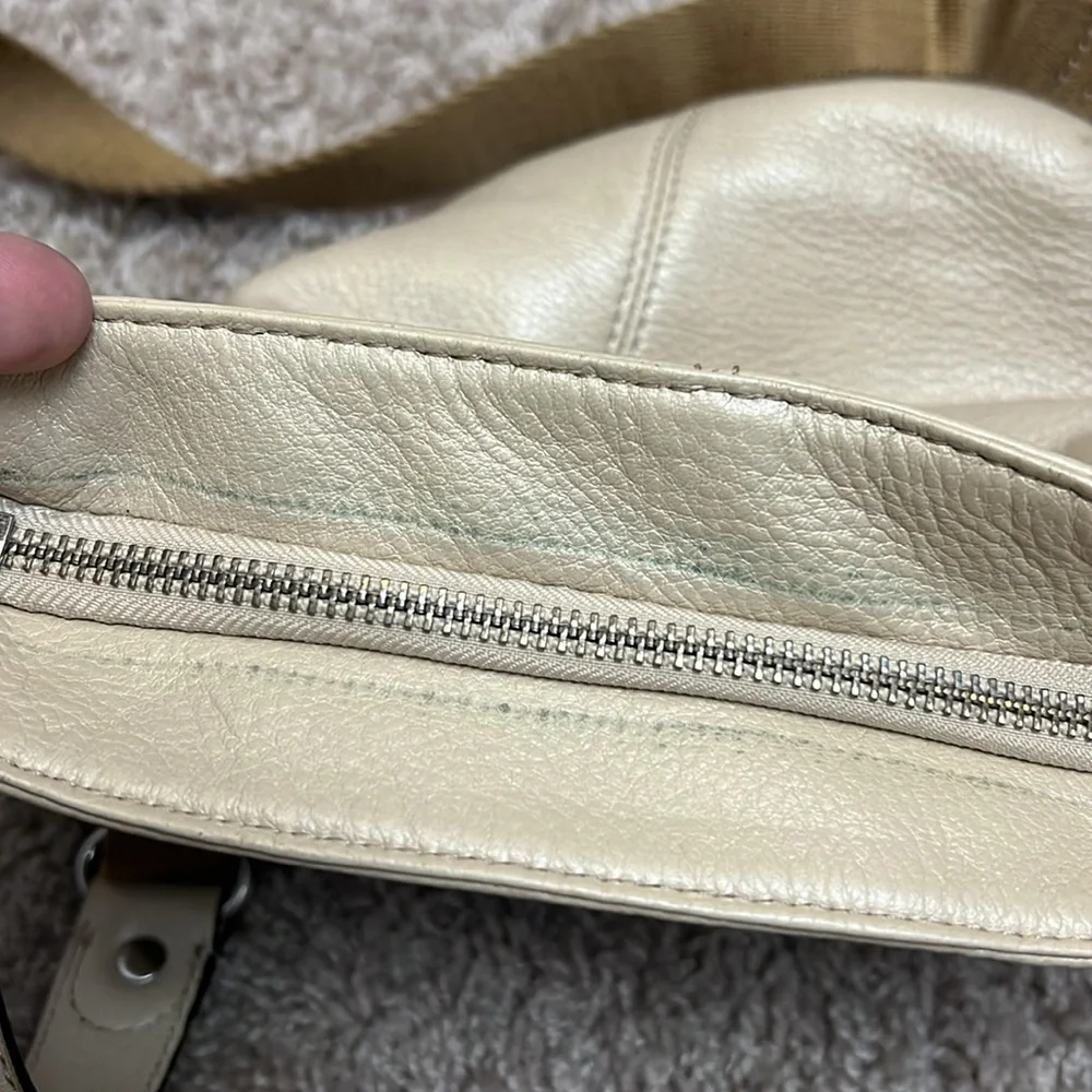 B Makowsky leather Crossbody shoulder bag light brown
